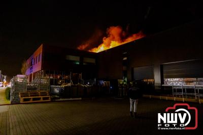 Grote Brand Bij Een Bedrijf Aan De Moerasstraat In Elburg Trekt Veel