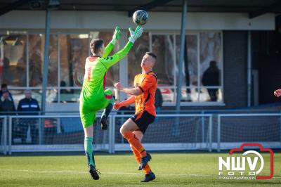 Veel toeschouwers zagen in de gemeentelijke voetbal derby tussen Elburg en Doornspijk dat Dsv'61 de drie punten mee naar huis nam - © NWVFoto.nl