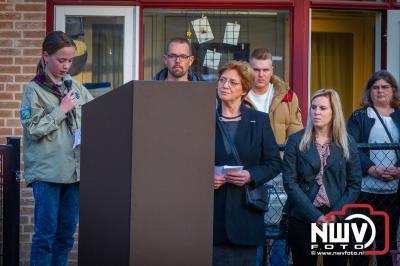 Oranje vereniging 't Harde en het Gemeentebestuur van Elburg leggen kransen bij monument langs de Eperweg op 't Harde - © NWVFoto.nl