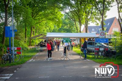 Grootste vlooienmarkt van de Veluwe trekt weer duizenden bezoekers naar 't Harde. - © NWVFoto.nl