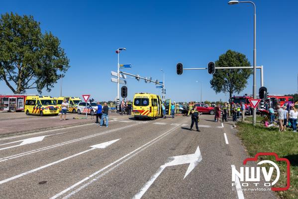 Zeven gewonden bij ernstig ongeval op kruispunt met defecte verkeerslichten in Dronten  - © NWVFoto.nl