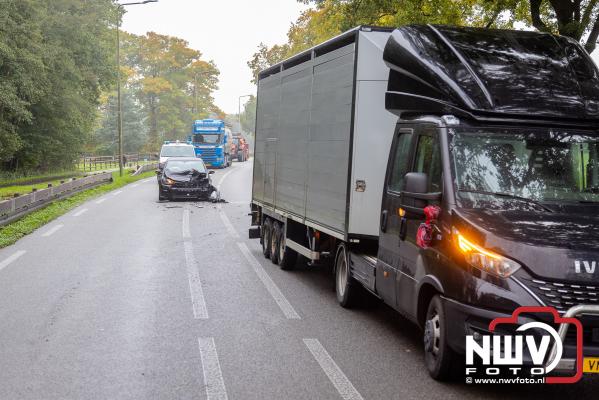 Bestuurder raakt gewond na botsing met mini vrachtwagen Zuiderzeestraatweg in Oldebroek - © NWVFoto.nl