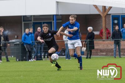 Noord Veluwe Boys scoren niet tegen Vevo, die de drie punten mee naar Veessen nemen. - © NWVFoto.nl