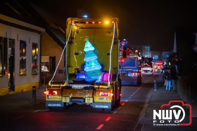 Als onderdeel van het ATB Winterfestijn is er zaterdagavond een tocht met verlichte trucks door de gemeente Oldebroek gereden. - © NWVFoto.nl