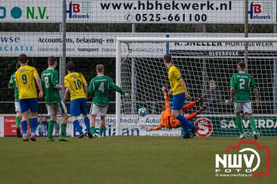 Owios haalt belangrijke drie punten binnen tegen Hatto-Heim om in de tweede klasse te kunnen blijven spelen volgend seizoen. - © NWVFoto.nl