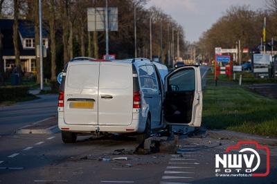 Bestuurder nagekeken in ambulance na ongeval op de N308 Zuiderzeestraatweg Oldebroek, opgeroepen traumaheli is gecanseld. - © NWVFoto.nl