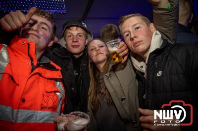 Mooi Wark, Boer Bennie en Wim Salabim gangmakers op de Oldebroeker Boerenrock avond 2023. - © NWVFoto.nl
