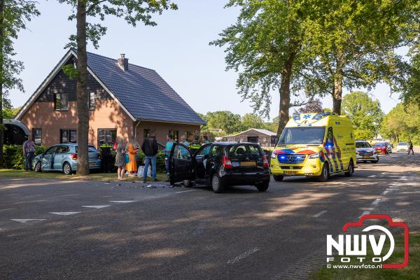 Zwangere vrouw naar het ziekenhuis na voorrangsfout Bovenweg in Doornspijk - © NWVFoto.nl