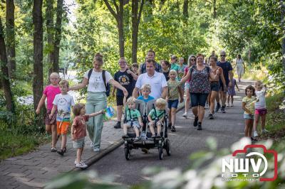 De laatste wandelavond leverde een medaille op voor bijna vijfhonderd deelnemers van de w4d op 't Harde. - © NWVFoto.nl