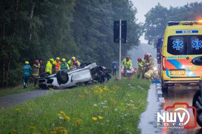 Sportwagen crasht op Eperweg N309 bij 't Harde, hierbij overlijdt de bijrijder en raakt de bestuurder gewond - © NWVFoto.nl