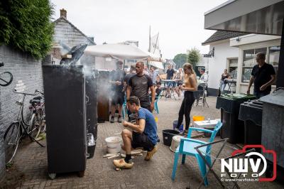 Aart Plender uit Oostendorp rookte de beste paling tijdens de wedstrijd achter cafe De Molen in Oostendorp. - © NWVFoto.nl