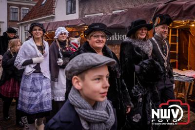 Winter in de Vestig Elburg, even terug in de tijd trekt weer veel belangstelling. - © NWVFoto.nl