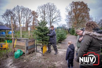Kerstfair tussen de kerst bomen bij Franken aan de Laanzichtsweg in Oldebroek. - © NWVFoto.nl