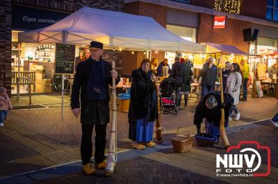 Gezellige wintermarkt op het  vernieuwde Centrumplein 't Harde. - © NWVFoto.nl