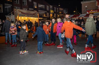 Gezellige wintermarkt op het  vernieuwde Centrumplein 't Harde. - © NWVFoto.nl