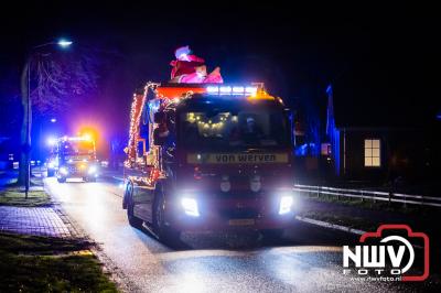 75 truckers laten omwonenden in de gemeente Oldebroek genieten van hun verlichte pracht en praal - © NWVFoto.nl
