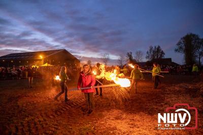 Paasbult Oosterwolde onder grote belangstelling in de brand gestoken.  - © NWVFoto.nl