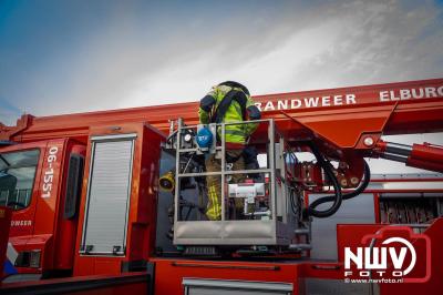 Enorme rook ontwikkeling tijdens slaapkamerbrand 't Harde, bewoners kunnen zichzelf in veiligheid brengen. - © NWVFoto.nl