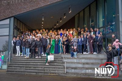 Gala-avond 2024 Nuborgh College Oostenlicht Elburg trekt ondanks motregen veel bekijks. - © NWVFoto.nl