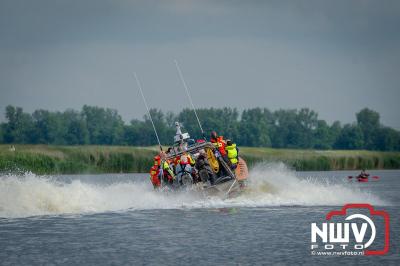 Tijdens de opendag van de KNRM op de strekdam in Elburg kon je demonstraties van reddingsacties op het water meemaken en zelfs meevaren met de Evert Floor. - © NWVFoto.nl