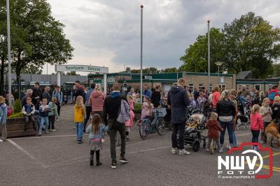 Wandelvierdaagse 2024 op 't Harde de donderdagavond. - © NWVFoto.nl