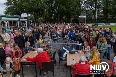 Wandelvierdaagse 2024 op 't Harde de donderdagavond. - © NWVFoto.nl