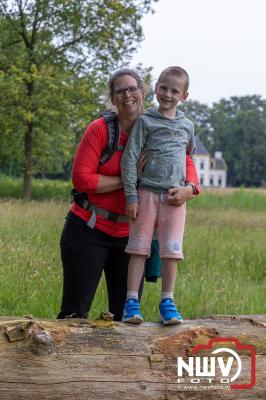 Wandelvierdaagse 2024 op 't Harde de donderdagavond. - © NWVFoto.nl