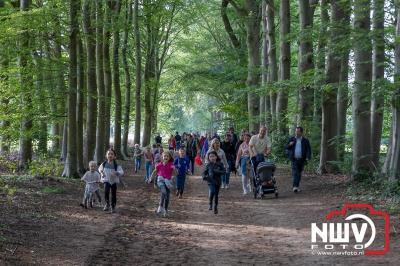 Wandelvierdaagse 2024 op 't Harde de donderdagavond. - © NWVFoto.nl