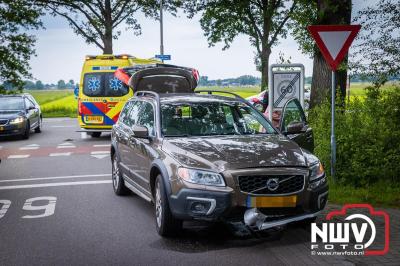 Bestuurder ziet scooter over het hoofd bij oprijden Feithenhofsweg Oldebroek. - © NWVFoto.nl