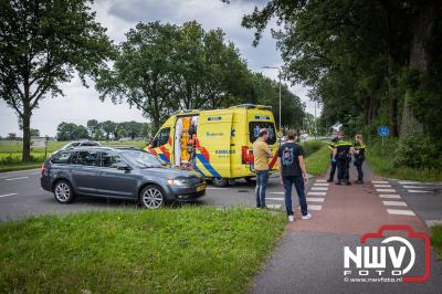 Bestuurder ziet scooter over het hoofd bij oprijden Feithenhofsweg Oldebroek. - © NWVFoto.nl