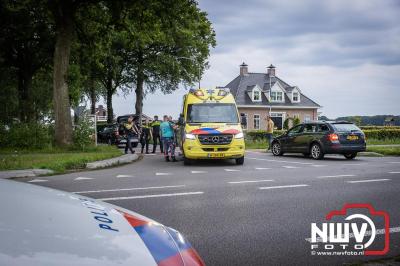 Bestuurder ziet scooter over het hoofd bij oprijden Feithenhofsweg Oldebroek. - © NWVFoto.nl