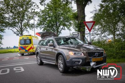 Bestuurder ziet scooter over het hoofd bij oprijden Feithenhofsweg Oldebroek. - © NWVFoto.nl