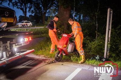 Bestuurder ziet scooter over het hoofd bij oprijden Feithenhofsweg Oldebroek. - © NWVFoto.nl