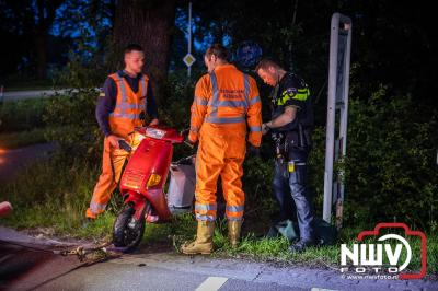 Bestuurder ziet scooter over het hoofd bij oprijden Feithenhofsweg Oldebroek. - © NWVFoto.nl