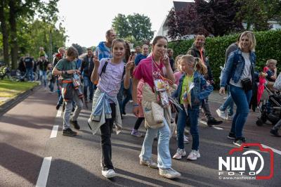 Wandelvierdaagse 2024 op 't Harde de vrijdagavond. - © NWVFoto.nl