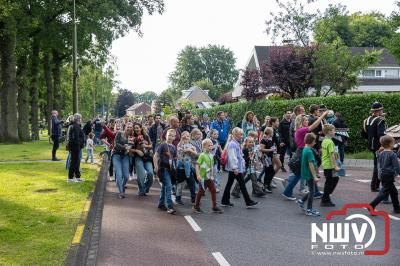 Wandelvierdaagse 2024 op 't Harde de vrijdagavond. - © NWVFoto.nl