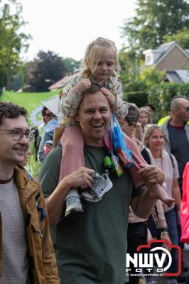 Wandelvierdaagse 2024 op 't Harde de vrijdagavond. - © NWVFoto.nl