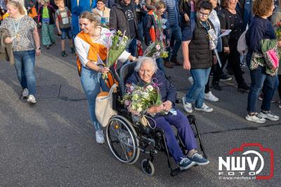 Wandelvierdaagse 2024 op 't Harde de vrijdagavond. - © NWVFoto.nl