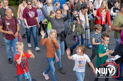 Wandelvierdaagse 2024 op 't Harde de vrijdagavond. - © NWVFoto.nl