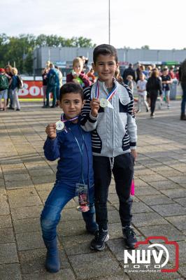 Wandelvierdaagse 2024 op 't Harde de vrijdagavond. - © NWVFoto.nl