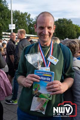 Wandelvierdaagse 2024 op 't Harde de vrijdagavond. - © NWVFoto.nl