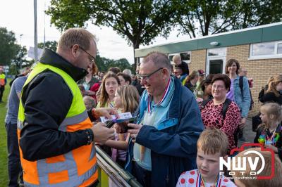 Wandelvierdaagse 2024 op 't Harde de vrijdagavond. - © NWVFoto.nl