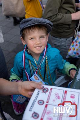 Wandelvierdaagse 2024 op 't Harde de vrijdagavond. - © NWVFoto.nl