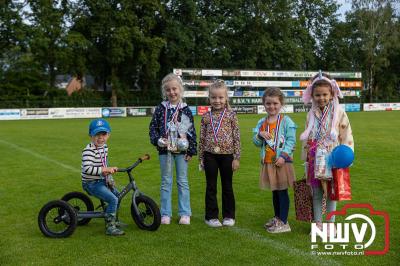 Wandelvierdaagse 2024 op 't Harde de vrijdagavond. - © NWVFoto.nl