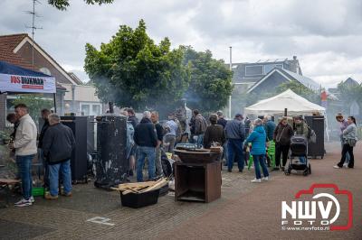 Negenentwintig deelnemers streden zaterdag voor de best gerookte paling op Noordeinde. - © NWVFoto.nl