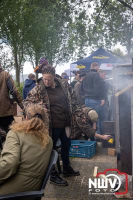 Negenentwintig deelnemers streden zaterdag voor de best gerookte paling op Noordeinde. - © NWVFoto.nl