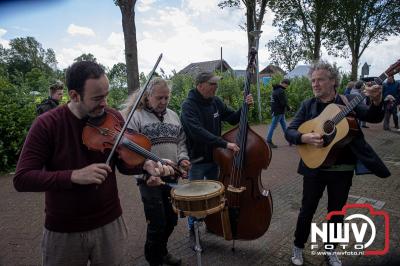 Negenentwintig deelnemers streden zaterdag voor de best gerookte paling op Noordeinde. - © NWVFoto.nl