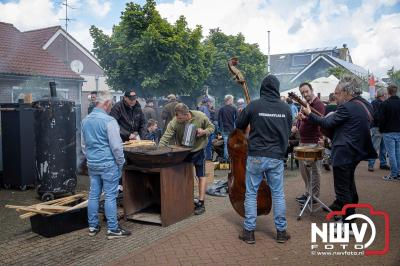 Negenentwintig deelnemers streden zaterdag voor de best gerookte paling op Noordeinde. - © NWVFoto.nl