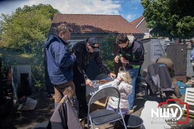 Negenentwintig deelnemers streden zaterdag voor de best gerookte paling op Noordeinde. - © NWVFoto.nl