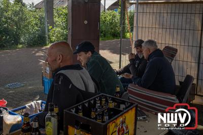 Negenentwintig deelnemers streden zaterdag voor de best gerookte paling op Noordeinde. - © NWVFoto.nl